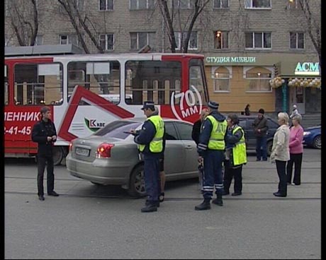 Транспортный коллапс в центре Екатеринбурга в час пик. Во всем оказались виноваты женщины 